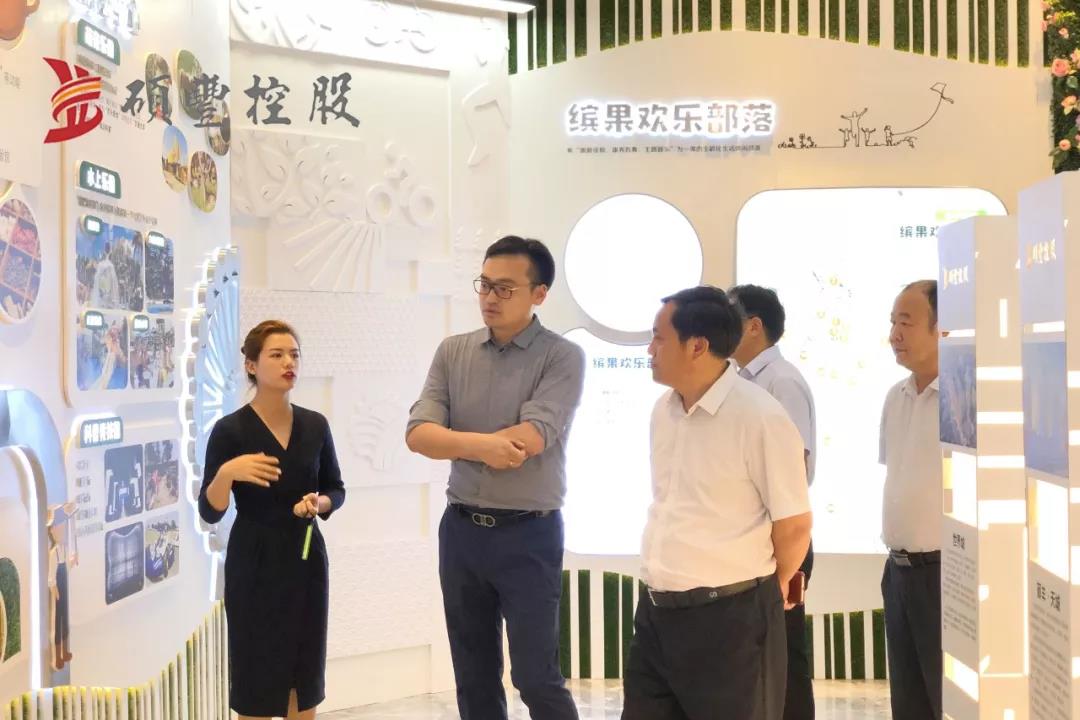 热烈欢迎九江市都昌县县长等一行人莅临硕丰控股!
