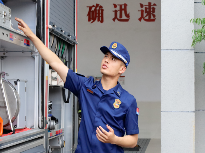 以球会友,促政企友谊|硕丰控股赴高新区消防救援大队参观学习